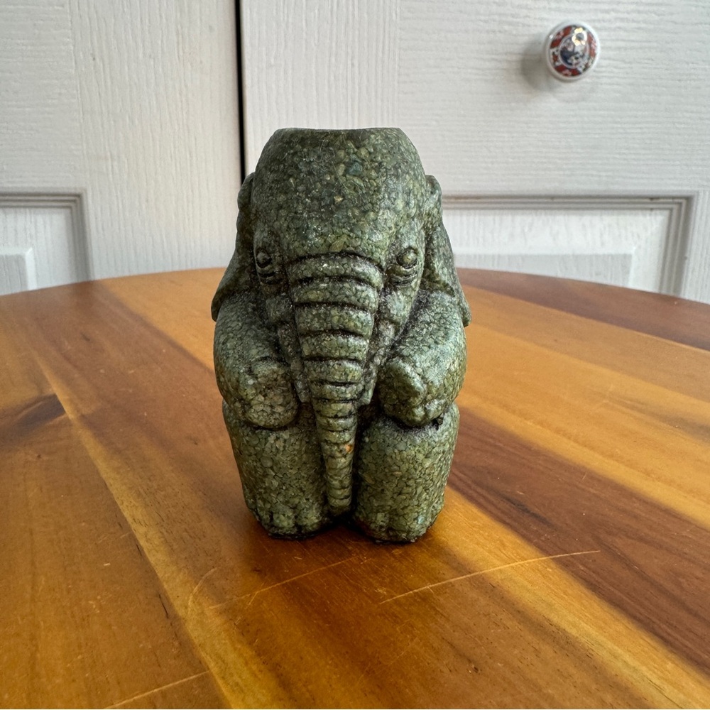Green‎ stone elephant decor